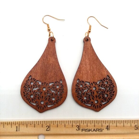 Earrings Wooden Flower Large Cut Bohemian Hollow Boho Carved Hippie Trendy Style - Picture 2 of 2